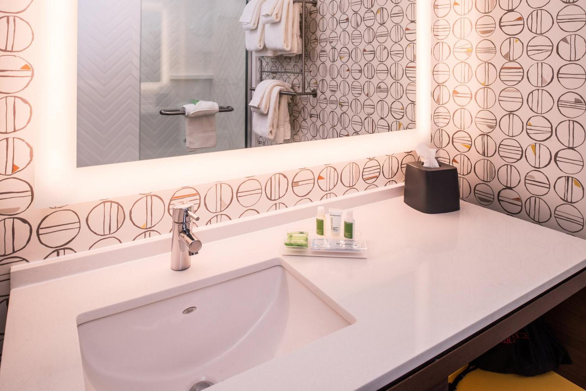 Holiday Inn Detroit Northwest - Livonia By Ihg Ngoại thất bức ảnh